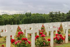 Σοβαρές πέτρες σε ένα νεκροταφείο WW1 στοκ φωτογραφία με δικαίωμα ελεύθερης χρήσης Σοβαρές πέτρες σε ένα νεκροταφείο WW1 στοκ φωτογραφία με δικαίωμα ελεύθερης χρήσης