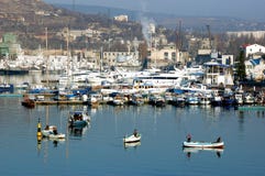 Ψαράδες στον κόλπο Balaklava στοκ φωτογραφίες με δικαίωμα ελεύθερης χρήσης Ψαράδες στον κόλπο Balaklava στοκ φωτογραφίες με δικαίωμα ελεύθερης χρήσης