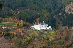 Το benedictine αβαείο Marienberg σε Burgeis, Vinschgau, νότιο Τύρολο στοκ φωτογραφία με δικαίωμα ελεύθερης χρήσης Το benedictine αβαείο Marienberg σε Burgeis, Vinschgau, νότιο Τύρολο στοκ φωτογραφία με δικαίωμα ελεύθερης χρήσης