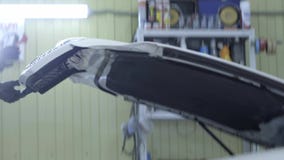 Το άτομο ή ο αυτόματος μηχανικός κλείνει την κουκούλα αυτοκινήτων Υπηρεσία οχημάτων και έννοια συντήρησης βιντεοσκοπημένες εικόνε απόθεμα βίντεο Το άτομο ή ο αυτόματος μηχανικός κλείνει την κουκούλα αυτοκινήτων Υπηρεσία οχημάτων και έννοια συντήρησης βιντεοσκοπημένες εικόνε απόθεμα βίντεο
