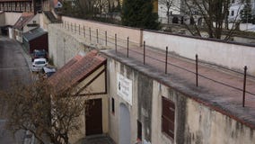 Τοίχος πόλεων του παλαιού κέντρου κωμοπόλεων noerdlingen στοκ εικόνες Τοίχος πόλεων του παλαιού κέντρου κωμοπόλεων noerdlingen στοκ εικόνες