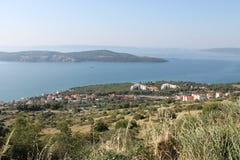 Τοπ άποψη της κροατικής ακτής και των κοντινών νησιών στοκ φωτογραφία με δικαίωμα ελεύθερης χρήσης Τοπ άποψη της κροατικής ακτής και των κοντινών νησιών στοκ φωτογραφία με δικαίωμα ελεύθερης χρήσης