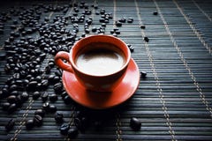 Φλυτζάνι Coffe με τα φασόλια καφέ στοκ φωτογραφίες Φλυτζάνι Coffe με τα φασόλια καφέ στοκ φωτογραφίες