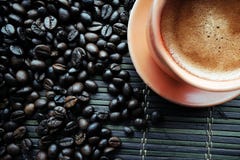 Φλυτζάνι Coffe με τα φασόλια καφέ στοκ φωτογραφία Φλυτζάνι Coffe με τα φασόλια καφέ στοκ φωτογραφία
