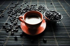 Φλυτζάνι Coffe με τα φασόλια καφέ στοκ φωτογραφίες Φλυτζάνι Coffe με τα φασόλια καφέ στοκ φωτογραφίες