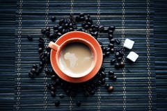 Φλυτζάνι Coffe με τα φασόλια καφέ στοκ εικόνα Φλυτζάνι Coffe με τα φασόλια καφέ στοκ εικόνα