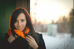Χαμογελώντας κορίτσι στο πορτοκάλι hijab στοκ εικόνες Χαμογελώντας κορίτσι στο πορτοκάλι hijab στοκ εικόνες