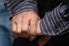 Χέρια πίσω από την πλάτη σας στοκ φωτογραφία Χέρια πίσω από την πλάτη σας στοκ φωτογραφία