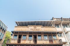 Παλαιό εμπορικό κτήριο στην πόλη στοκ φωτογραφία με δικαίωμα ελεύθερης χρήσης Παλαιό εμπορικό κτήριο στην πόλη στοκ φωτογραφία με δικαίωμα ελεύθερης χρήσης