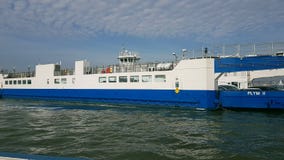 Πέρασμα πορθμείων Torpoint ο ποταμός Tamar στο Πλύμουθ στοκ φωτογραφίες Πέρασμα πορθμείων Torpoint ο ποταμός Tamar στο Πλύμουθ στοκ φωτογραφίες