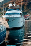 Ð ¡ utterboat op de kade stock foto's Ð ¡ utterboat op de kade stock foto's