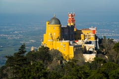 Дворец дворца Pena национальный в Sintra Sintra, Лиссабон Португалия стоковая фотография rf Дворец дворца Pena национальный в Sintra Sintra, Лиссабон Португалия стоковая фотография rf