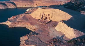 Больший висок Rameses II в ABU SIMBEL сверху, ЕГИПЕТ стоковая фотография Больший висок Rameses II в ABU SIMBEL сверху, ЕГИПЕТ стоковая фотография