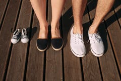 Будущие родители ждать младенца стоковые изображения Будущие родители ждать младенца стоковые изображения