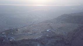 Воздушное Masada и мертвый вид на море в утре стоковая фотография rf Воздушное Masada и мертвый вид на море в утре стоковая фотография rf