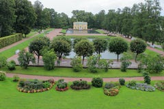 Ванна павильонов верхняя „и „более низкая ванна „парка Катрин в городе Pushkin стоковые фото Ванна павильонов верхняя „и „более низкая ванна „парка Катрин в городе Pushkin стоковые фото