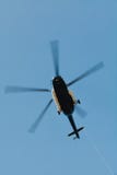 Вертолет груза с приостанавливанной перевозкой на кабеле - в действии стоковые фотографии rf Вертолет груза с приостанавливанной перевозкой на кабеле - в действии стоковые фотографии rf