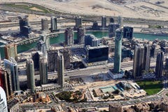 Взгляд крыши на Дубай от 154th пола Burj Khalifa стоковые изображения Взгляд крыши на Дубай от 154th пола Burj Khalifa стоковые изображения