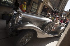 винтажная гоночная машина на miglia mille стоковые фотографии rf винтажная гоночная машина на miglia mille стоковые фотографии rf
