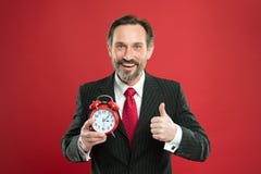 время работать Забота бизнесмена о времени Искусства контроля времени Насколько времени вышло до крайнего срока Менеджер с сигнал стоковые изображения rf время работать Забота бизнесмена о времени Искусства контроля времени Насколько времени вышло до крайнего срока Менеджер с сигнал стоковые изображения rf