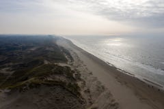 Голландские дюны морем сверху стоковые изображения Голландские дюны морем сверху стоковые изображения