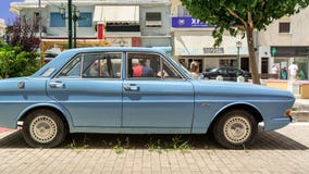 Голубой брод автомобиля припаркованный где-то в Argostoli, Kefalonia, Греции стоковое фото Голубой брод автомобиля припаркованный где-то в Argostoli, Kefalonia, Греции стоковое фото