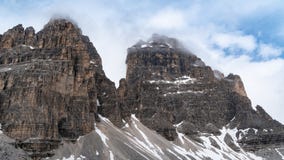 Горы красивейший пейзаж Пасмурная погода Национальный парк Cime Tre, доломиты, южный Тироль Италия стоковые фото Горы красивейший пейзаж Пасмурная погода Национальный парк Cime Tre, доломиты, южный Тироль Италия стоковые фото