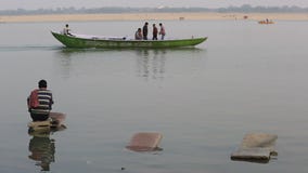 Ежедневная жизнь в Ганге Ghat Ежедневная жизнь в Ганге Ghat