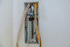 жelectrical-Kasten enthält viele Anschlüsse, Relais, Drähte und Schalter lizenzfreie stockfotos жelectrical-Kasten enthält viele Anschlüsse, Relais, Drähte und Schalter lizenzfreie stockfotos