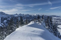 Идеальное winterday в горных вершинах Allgäu стоковая фотография rf Идеальное winterday в горных вершинах Allgäu стоковая фотография rf