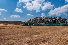 Используемый получившийся отказ повторно использовать автомобилей стоковое фото rf Используемый получившийся отказ повторно использовать автомобилей стоковое фото rf