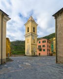 Колокольня церков San Lorenzo, известной для быть разделенным от церков Manarola, 5 terre, Лигурия, Италия стоковые изображения rf Колокольня церков San Lorenzo, известной для быть разделенным от церков Manarola, 5 terre, Лигурия, Италия стоковые изображения rf