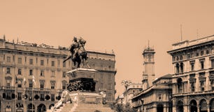 Конноспортивная статуя Vittorio Emanuelle II в черно-белом стоковая фотография rf Конноспортивная статуя Vittorio Emanuelle II в черно-белом стоковая фотография rf