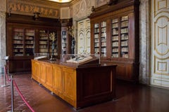 Королевский дворец Казерты, самый большой королевский дворец в мире стоковые фотографии rf Королевский дворец Казерты, самый большой королевский дворец в мире стоковые фотографии rf