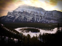 Канадские скалистые горы на национальном парке Banff на заходе солнца стоковое изображение rf Канадские скалистые горы на национальном парке Banff на заходе солнца стоковое изображение rf