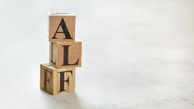 Куча с 3 деревянными кубами - письма ALF для всегда слушают сперва на их, космосе для больше текста/изображений на правильной сто стоковое фото Куча с 3 деревянными кубами - письма ALF для всегда слушают сперва на их, космосе для больше текста/изображений на правильной сто стоковое фото