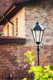 Красивый винтажный уличный фонарь на предпосылке старой кирпичной стены стоковая фотография Красивый винтажный уличный фонарь на предпосылке старой кирпичной стены стоковая фотография