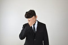 Молодой эмоциональный стресс бизнесмена и пробуренный стоковое изображение Молодой эмоциональный стресс бизнесмена и пробуренный стоковое изображение