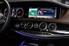 Новосибирск, Россия - 15-ое марта 2019: Мерседес Maybach S450 4Matic стоковое изображение Новосибирск, Россия - 15-ое марта 2019: Мерседес Maybach S450 4Matic стоковое изображение