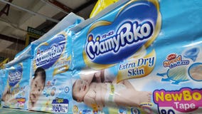 Пеленки Mamy Poko проданные в магазине в Джохоре Bahru, Малайзии стоковое изображение rf Пеленки Mamy Poko проданные в магазине в Джохоре Bahru, Малайзии стоковое изображение rf