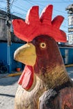 Пляж Порту de Galinhas, Ipojuca, Pernambuco, Бразилия - сентябрь 2018: Портрет статуи ремесла цыпленка стоковые фотографии rf Пляж Порту de Galinhas, Ipojuca, Pernambuco, Бразилия - сентябрь 2018: Портрет статуи ремесла цыпленка стоковые фотографии rf