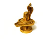 Скульптура лорда Shiva Lingam золота на белой предпосылке стоковое фото rf Скульптура лорда Shiva Lingam золота на белой предпосылке стоковое фото rf