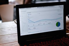 Экранный дисплей аналитика вебсайта посетителя движения стоковое фото Экранный дисплей аналитика вебсайта посетителя движения стоковое фото