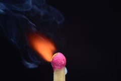 Спичка в огне стоковые изображения rf Спичка в огне стоковые изображения rf