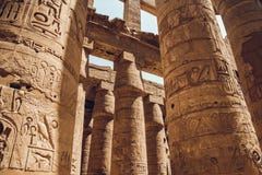 Столбцы с иероглифами в виске Karnak на Луксоре, Египте Путешествия стоковые фото Столбцы с иероглифами в виске Karnak на Луксоре, Египте Путешествия стоковые фото