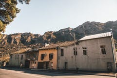 Старые дома в ряд стоковые изображения rf Старые дома в ряд стоковые изображения rf