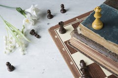 Старые книги с шахматной доской стоковые фото Старые книги с шахматной доской стоковые фото