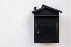 Старый черный почтовый ящик Винтаж стоковые фото Старый черный почтовый ящик Винтаж стоковые фото