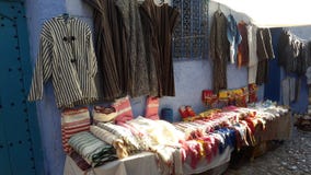 Шляпы Trditional и kerchieves handcrafted внутри chefchawen /morocco стоковые фото Шляпы Trditional и kerchieves handcrafted внутри chefchawen /morocco стоковые фото