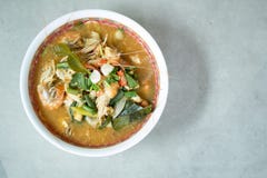 Том Yum Goong или пряный суп Tom yum с креветками креветок стоковая фотография Том Yum Goong или пряный суп Tom yum с креветками креветок стоковая фотография